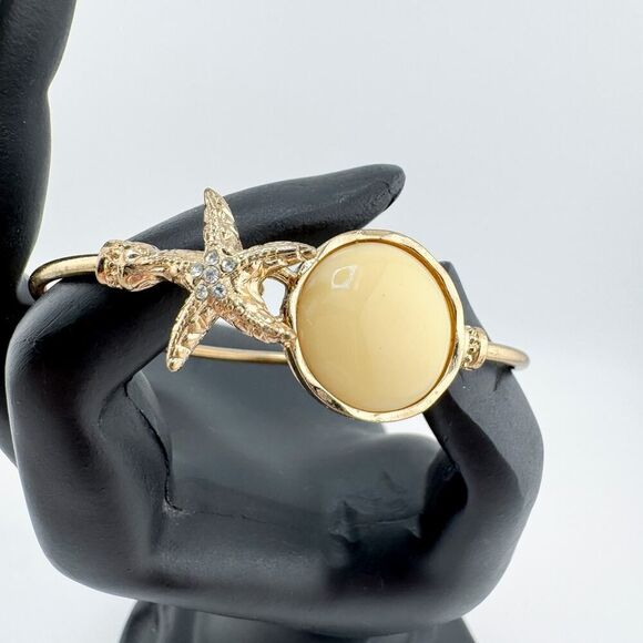 Vintage Gold-Tone Starfish Bangle Stone Accent Beachy Boho Chic Retro - Picture 4 of 8